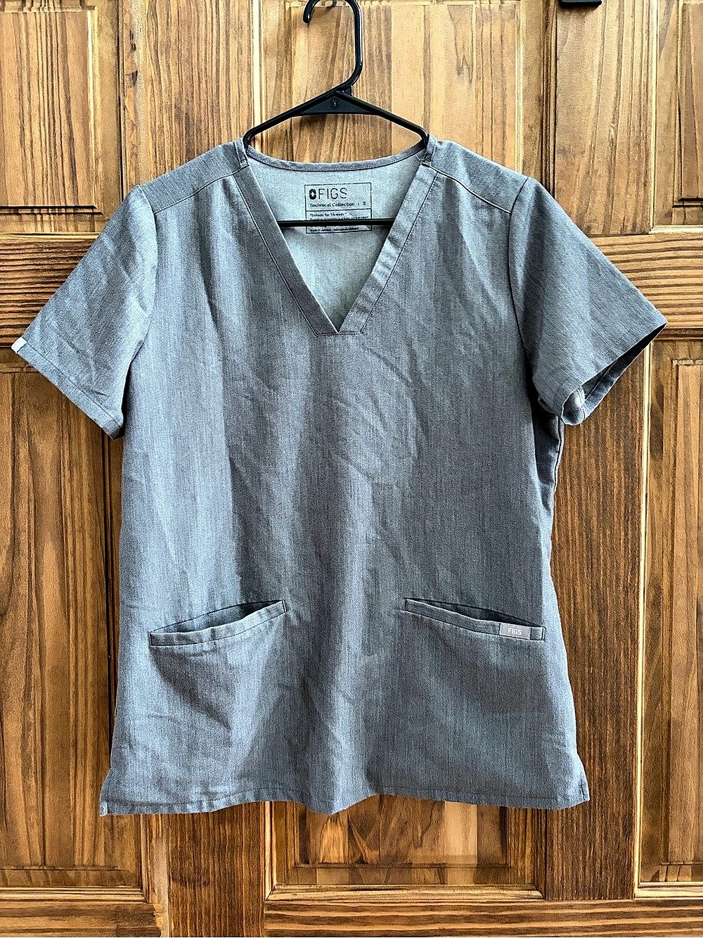 FIGS Technical Collection V-Neck Scrub Top in Gray Size Small Like New